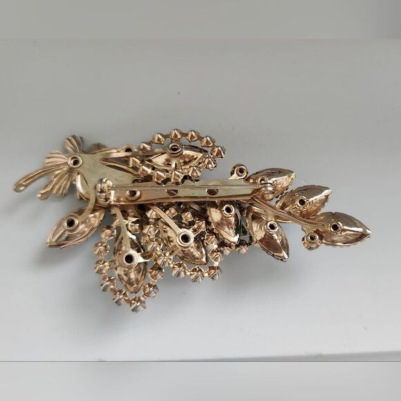 Flower / Leaves Pattern  Vintage Brooch Pin "Unsigned" - Picture 4 of 4